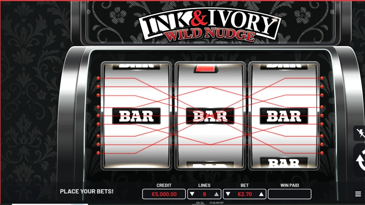 Giao diện trò chơi slot Ink & Ivory với phong cách đen trắng tối giản